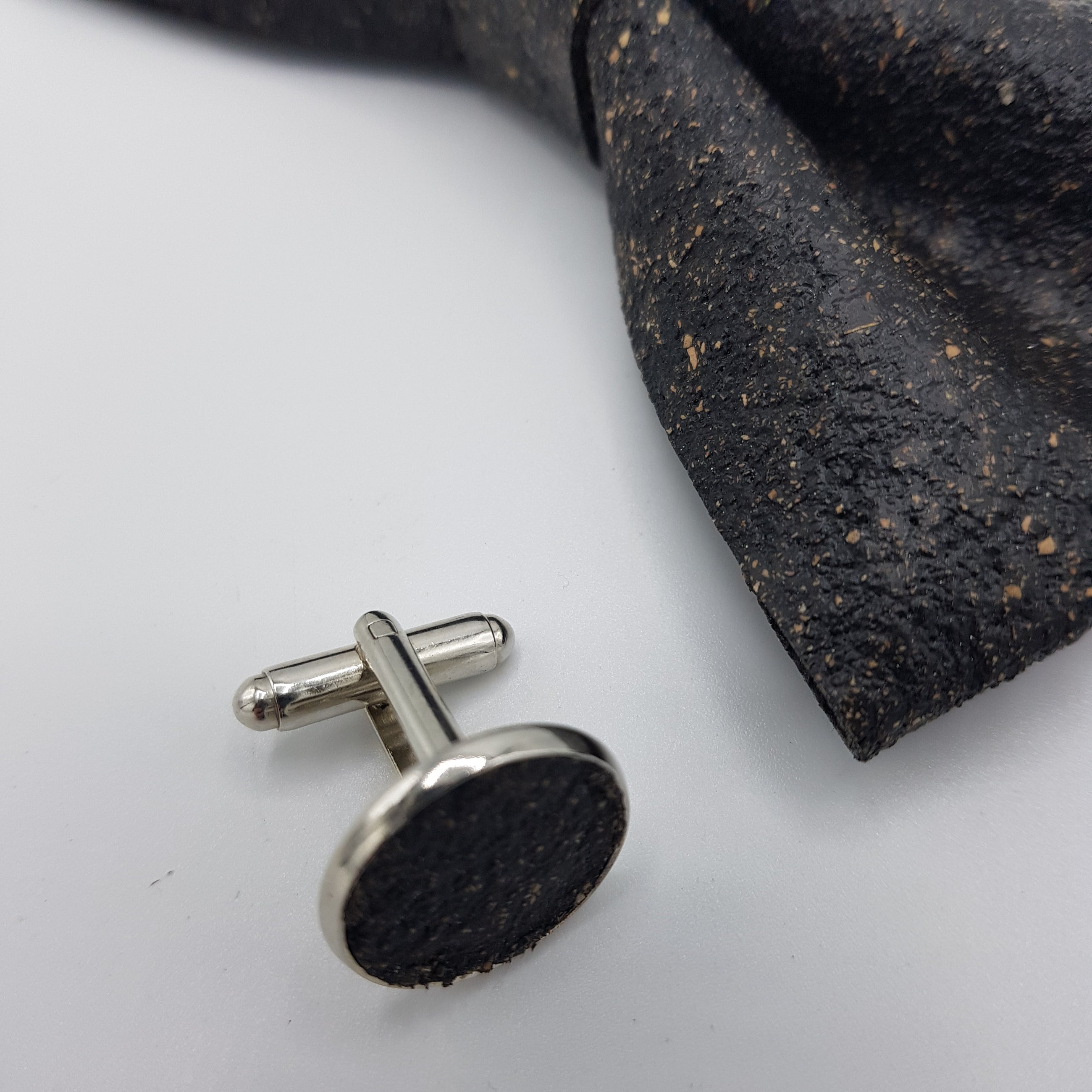 Set Papillon e Gemelli in Sughero Slate Charm con Scatola di Latta