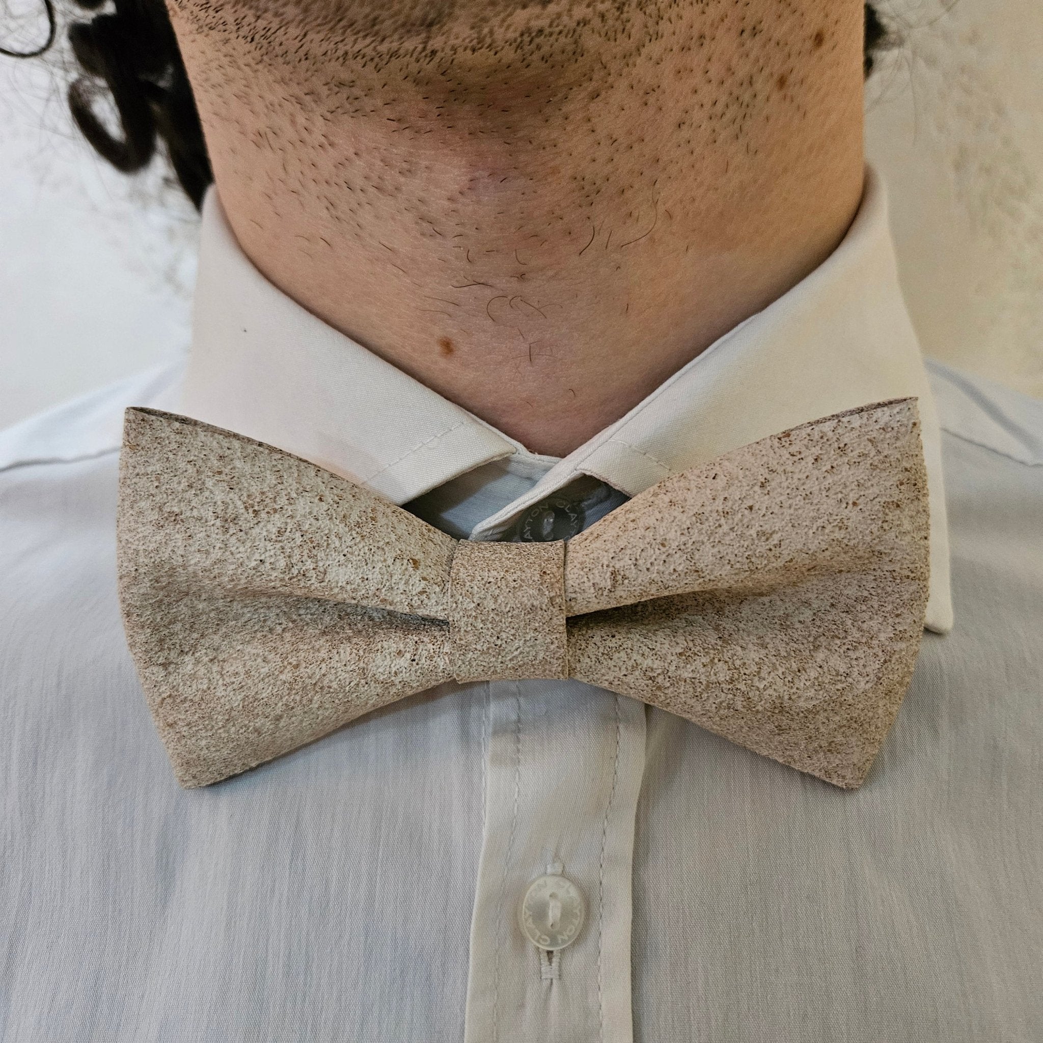 Set Papillon e Gemelli in Sughero Stone Elegance con Scatola di Latta - Fashion Loft