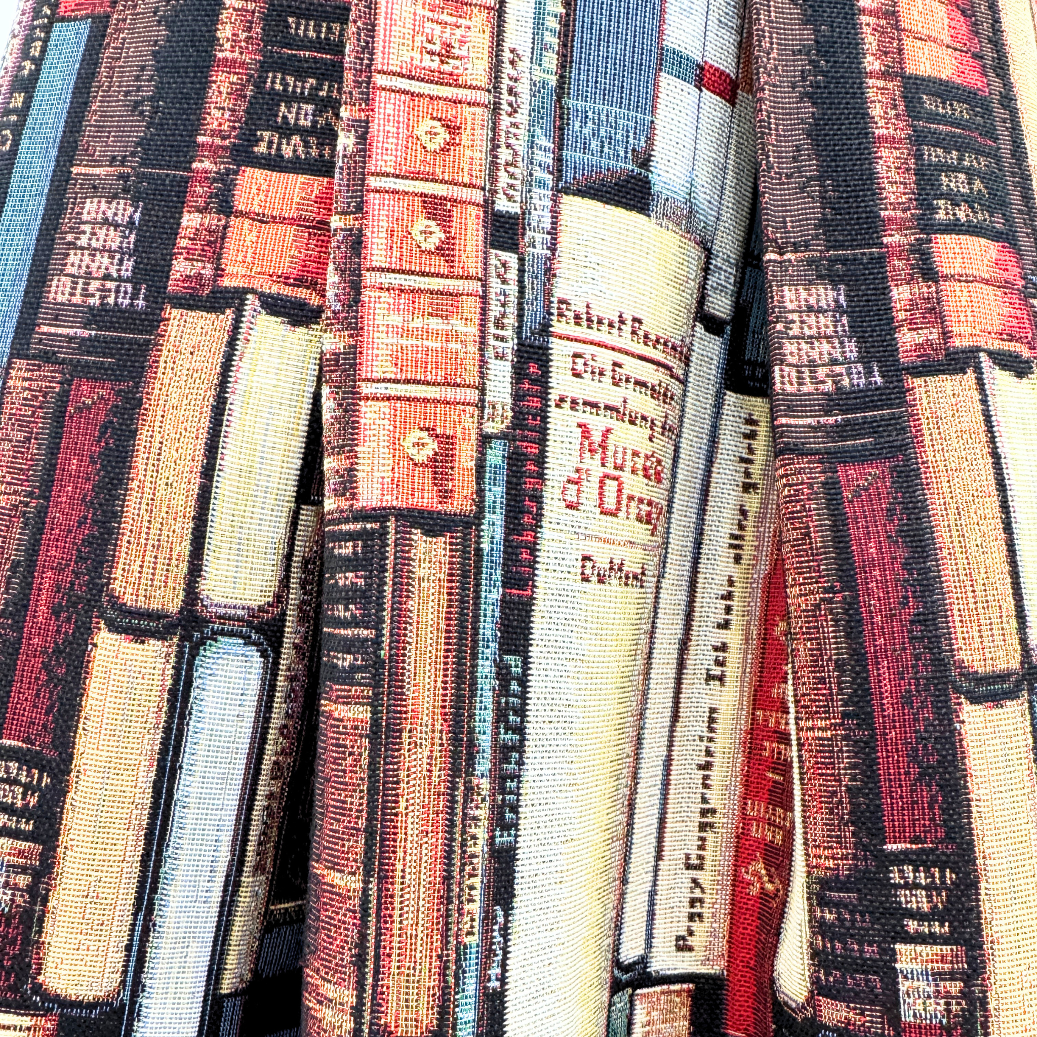 Urban Skirt “Capitoli di Stile” by Barbara Beltrame – Un tributo alla lettura - Fashion Loft