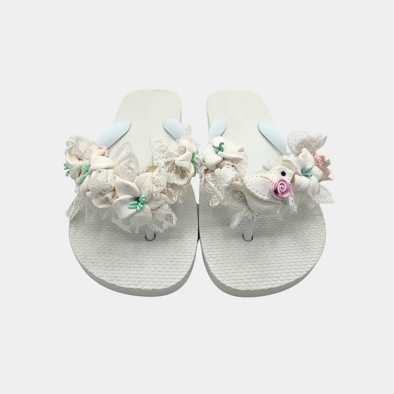 Flip flops bianche con rose e colombina