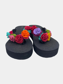 Flip flops con zeppa nere con rose colorate