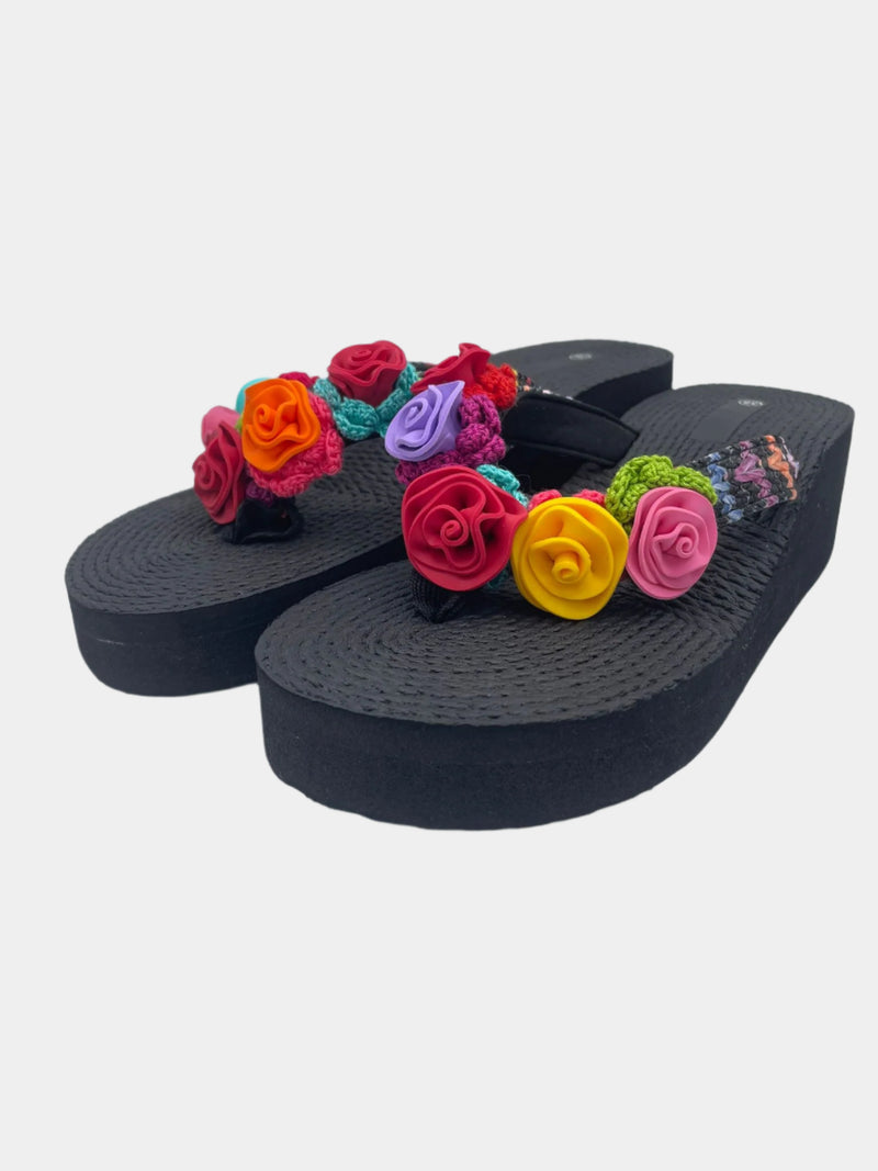 Flip flops con zeppa nere con rose colorate