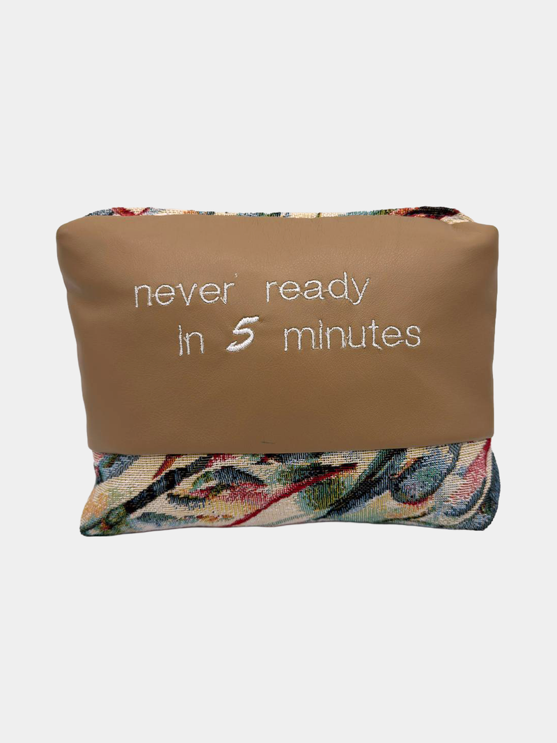 Pochette Never Ready in 5 Minutes Bianco