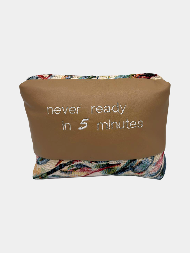 Pochette Never Ready in 5 Minutes Bianco