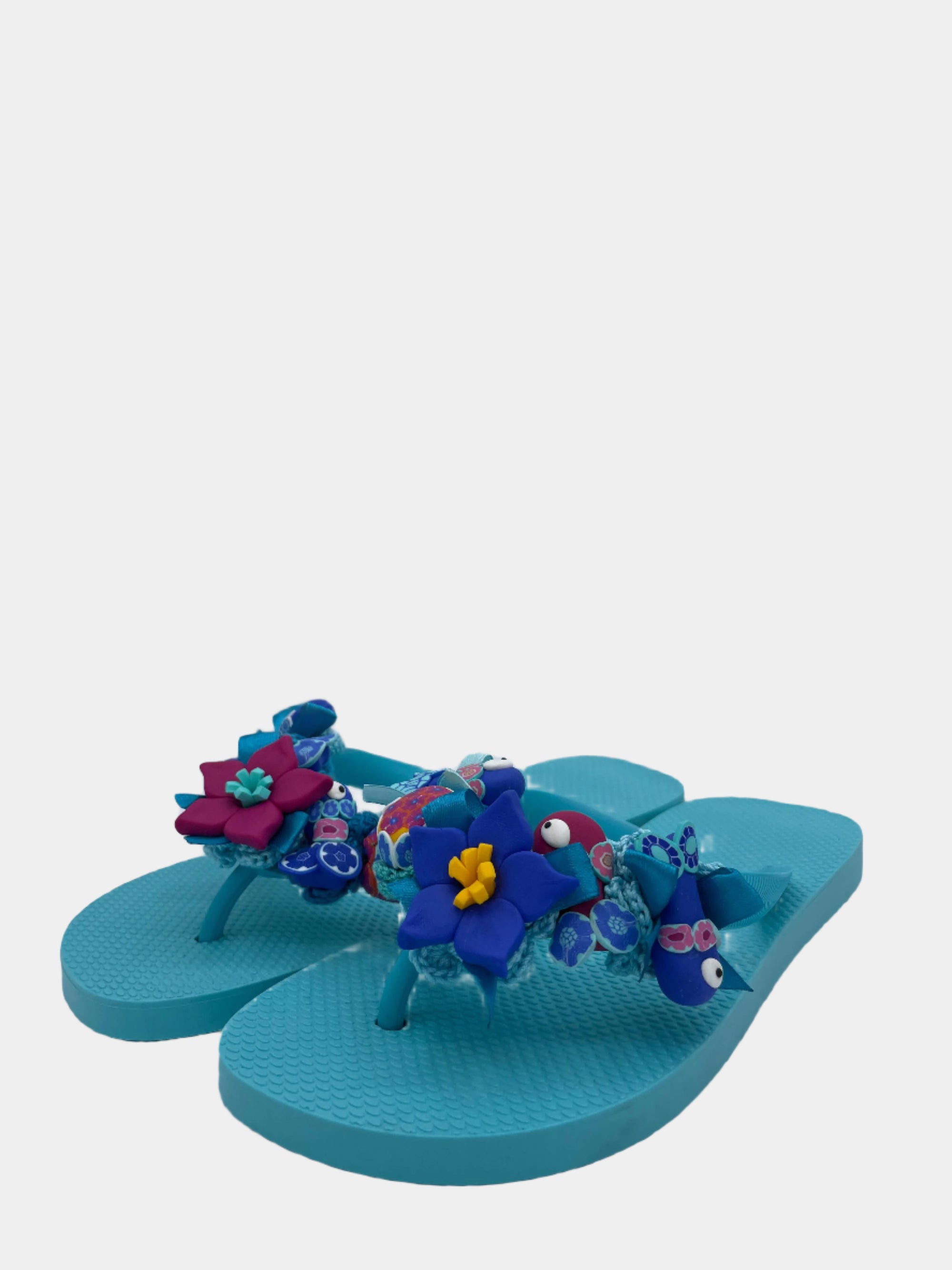 Flip-Flop turchese con fiori blu e pesci