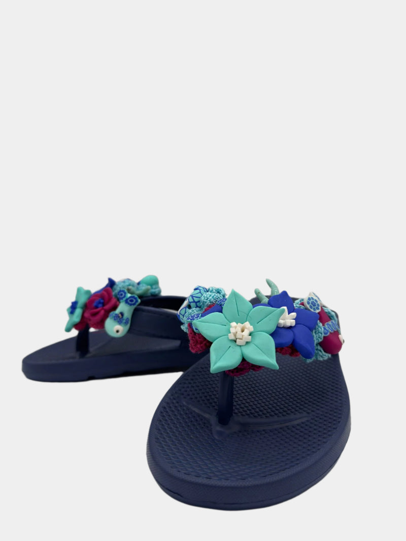 Flip-Flops blu notte con dettagli marini e fiori