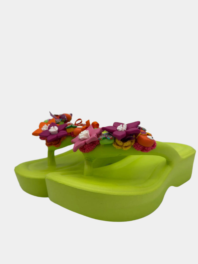 Flip-Flops zeppa alta verde mela con dettagli colorati fiori e pesciolini