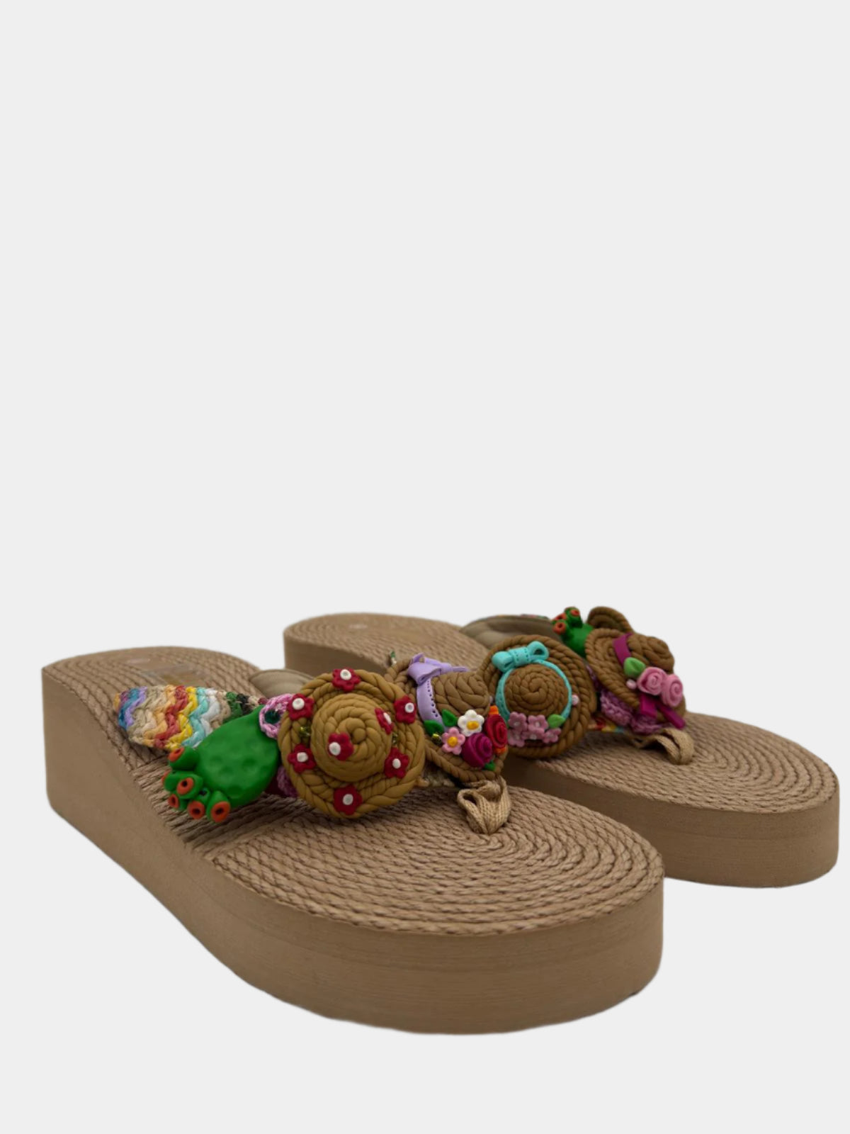Flip-Flops effetto raffia beige con fascetta multicolore dettagli fico d’india e cappelli di paglia