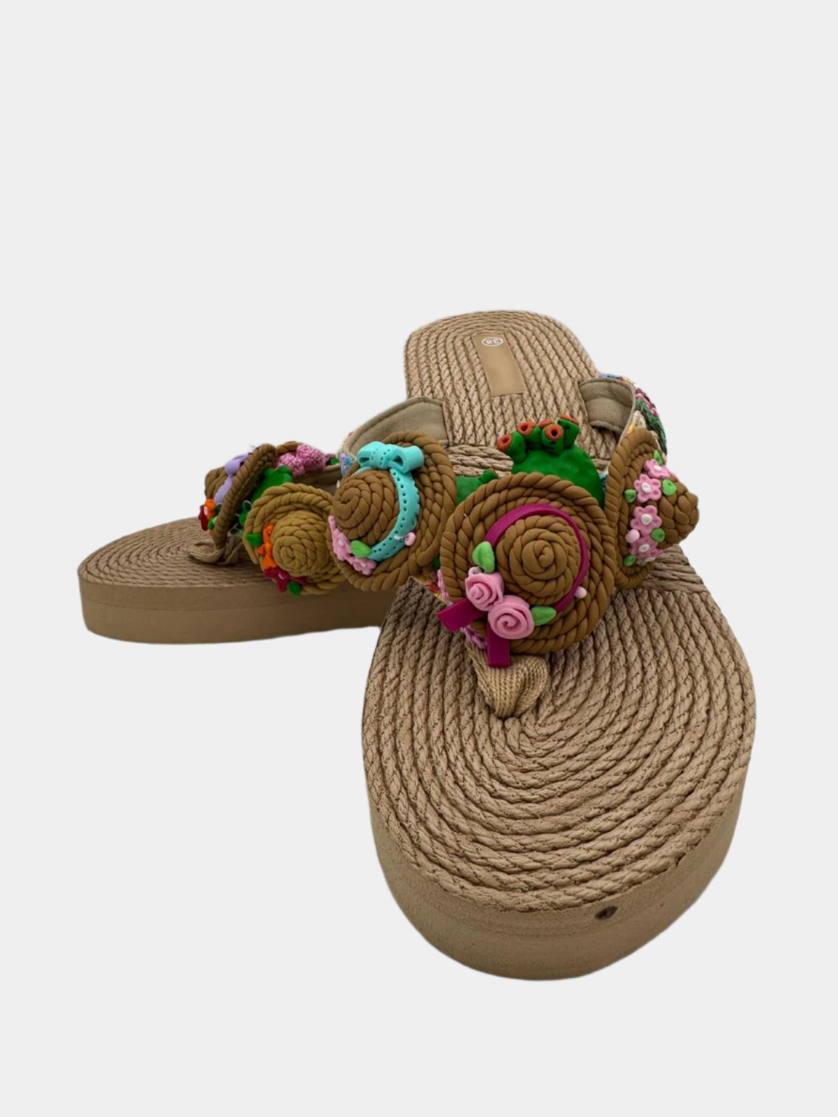 Flip-Flops effetto raffia beige con fascetta multicolore dettagli fico d’india e cappelli di paglia