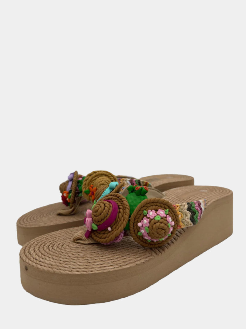Flip-Flops effetto raffia beige con fascetta multicolore dettagli fico d’india e cappelli di paglia