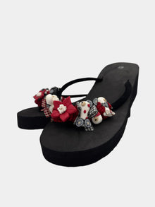 Flip-Flops con zeppa nere con fascetta in tessuto dettagli pesciolini e fiori