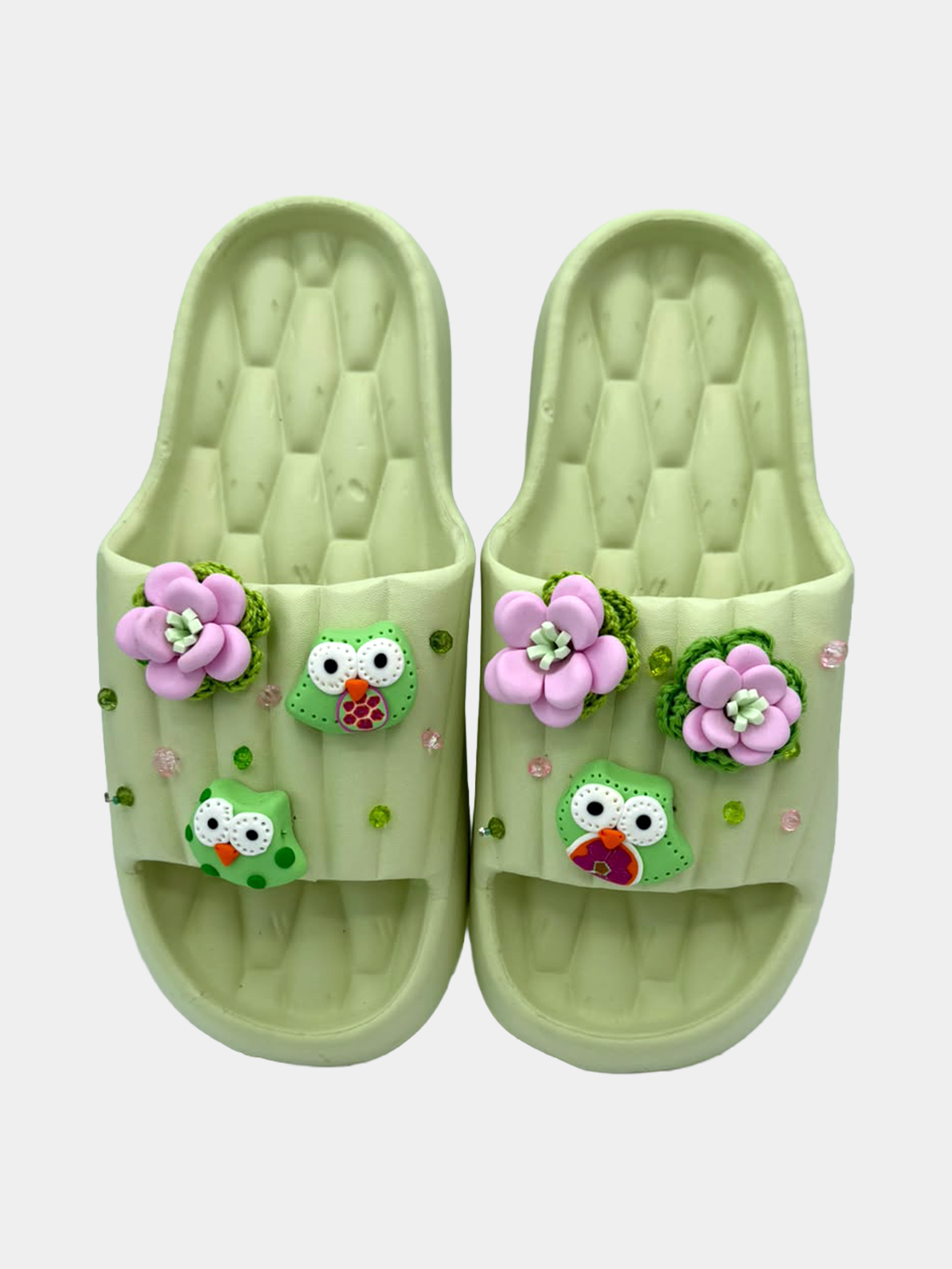 Flip-Flops Verde Chiaro Gufetti e Fiori - infradito artigianali handmade con gufetti verdi e fiori rosa in pasta fimo - BB Fashion Loft (BBFLIP46)